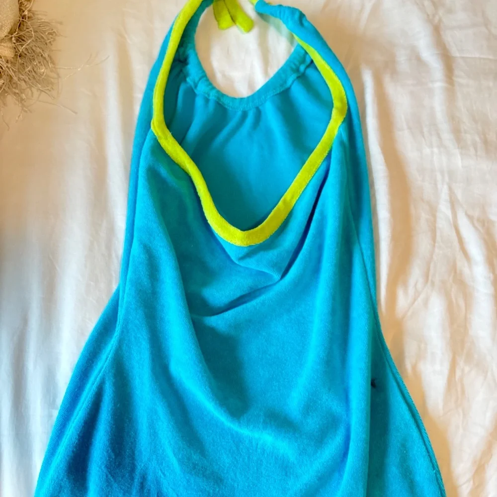 Cover up - Picture 2 of 2